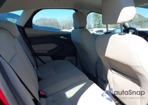 2015 Ford Focus Se z USA, uszkodzony, nr VIN 1FADP3K2XFL372469